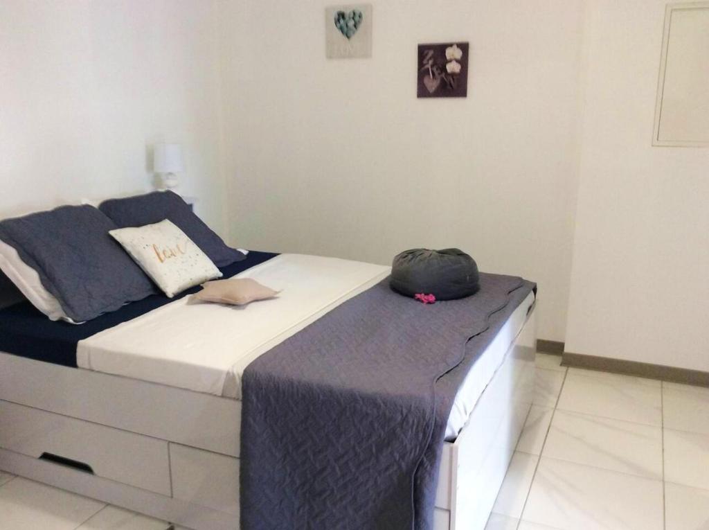 Maison d'une chambre avec vue sur la ville piscine partagee et jardin clos a Le Port photo 4