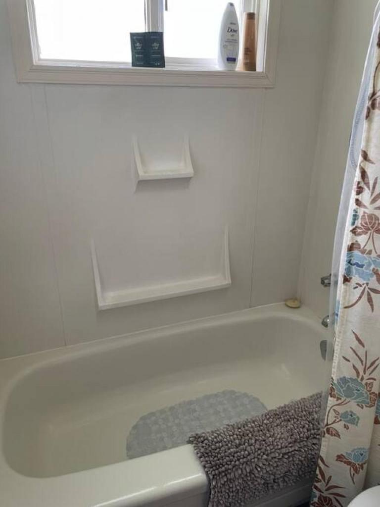 Private room minutes from downtown Crofton shores photo 1