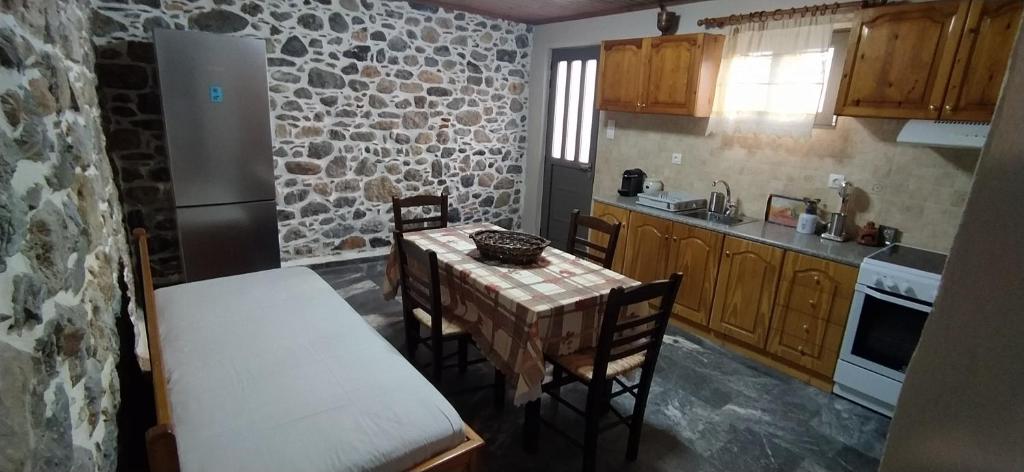 Traditional stone house Vrisi photo 3