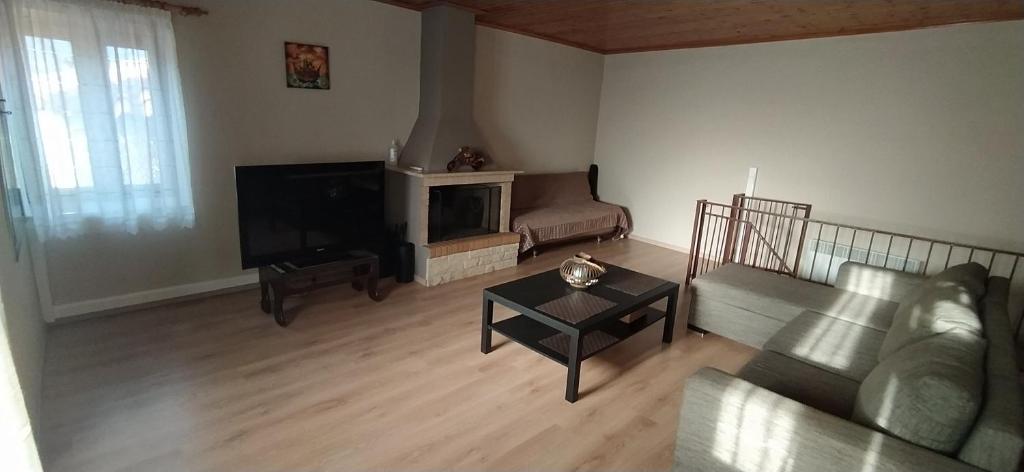Traditional stone house Vrisi photo 1