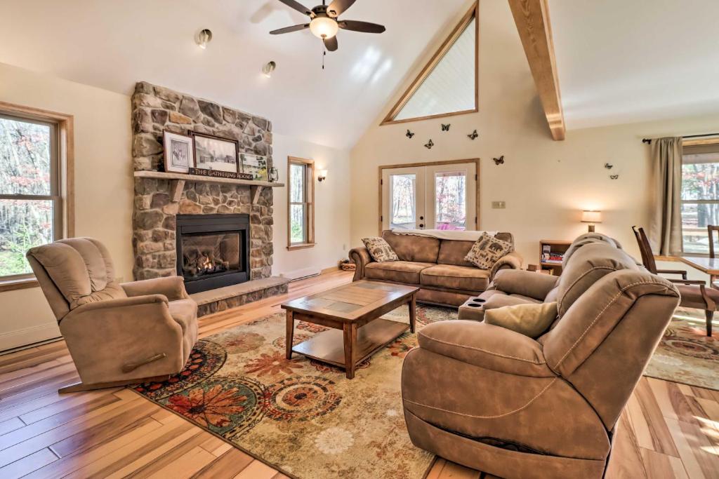 Albrightsville Cabin with Fire Pit, 6 Mi to Ski Area photo 3