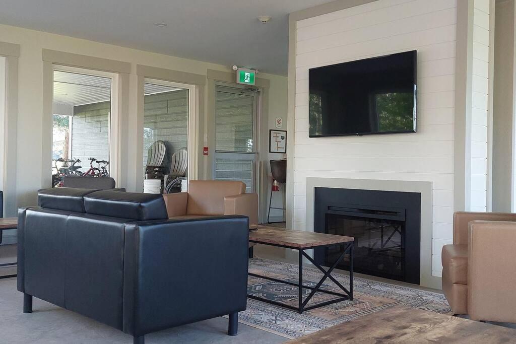 Beautiful vacation home with waterview. photo 2