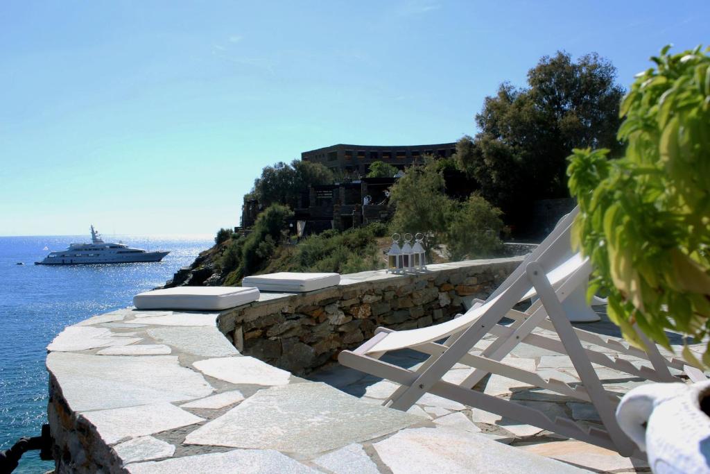 Romantic and cozy house on the waterfront in Koundouros, Kea photo 3
