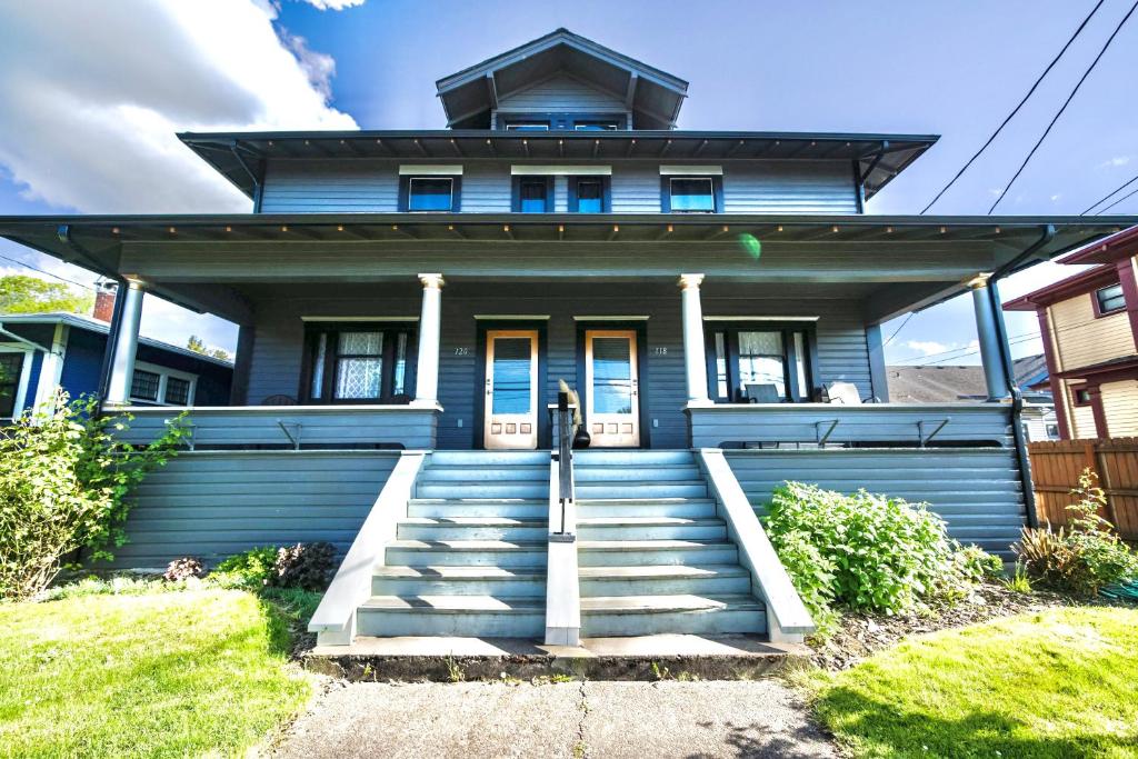 Downtown Vintage Modern Home PNW Wineries photo 1