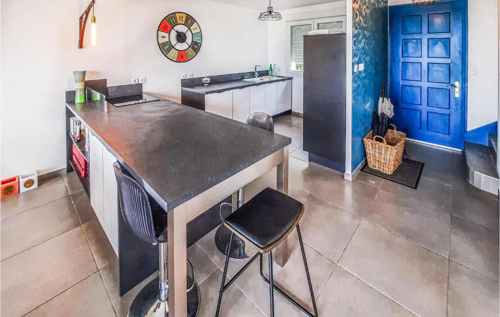 Amazing Home In Plouarzel With 4 Bedrooms And Wifi photo 3