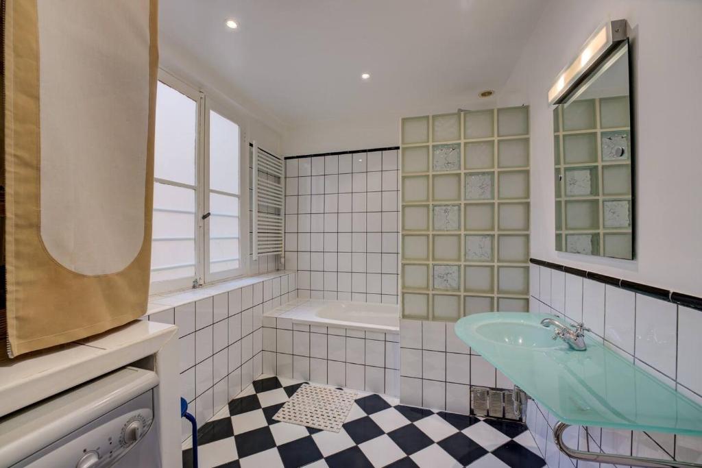 Top Floor Duplex Apt/Rooftop Views/Mins to Beach photo 3