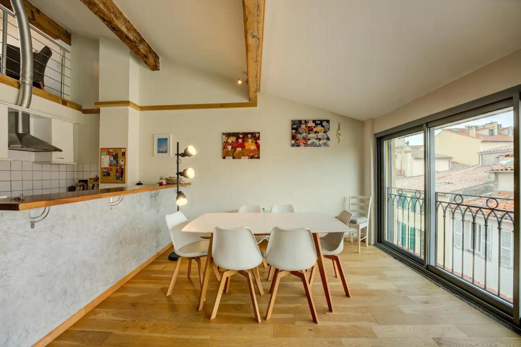 Top Floor Duplex Apt/Rooftop Views/Mins to Beach photo 4