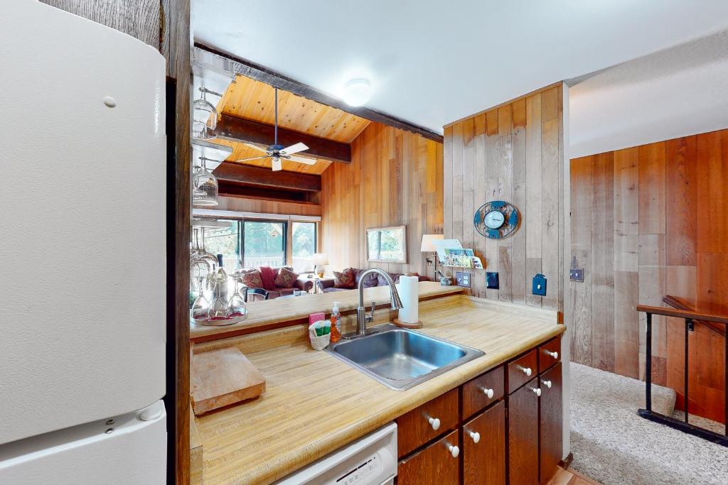 Kings Beach Cozy photo 3