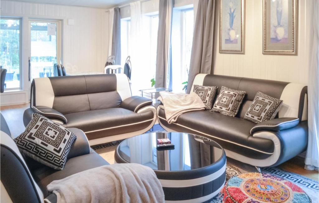 Beautiful Home In Djurhamn With 4 Bedrooms photo 4