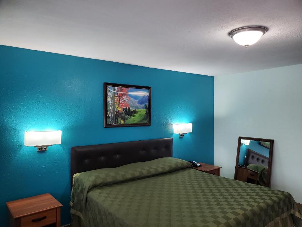 Budget Inn image