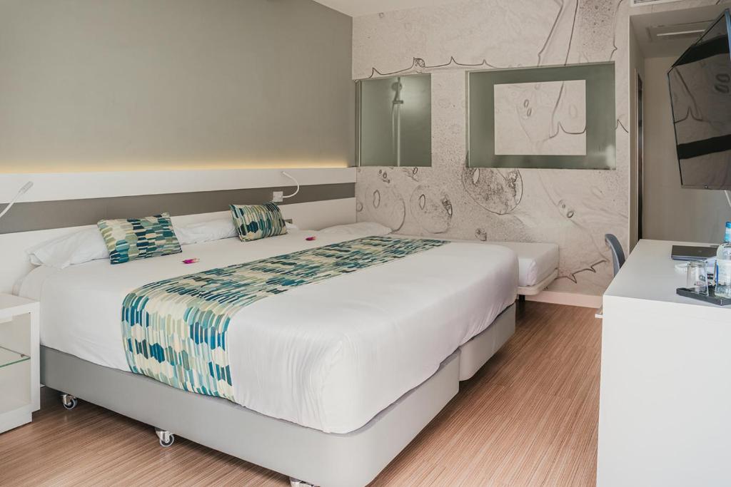 Hotel Aloe Canteras - Tap to explore photos