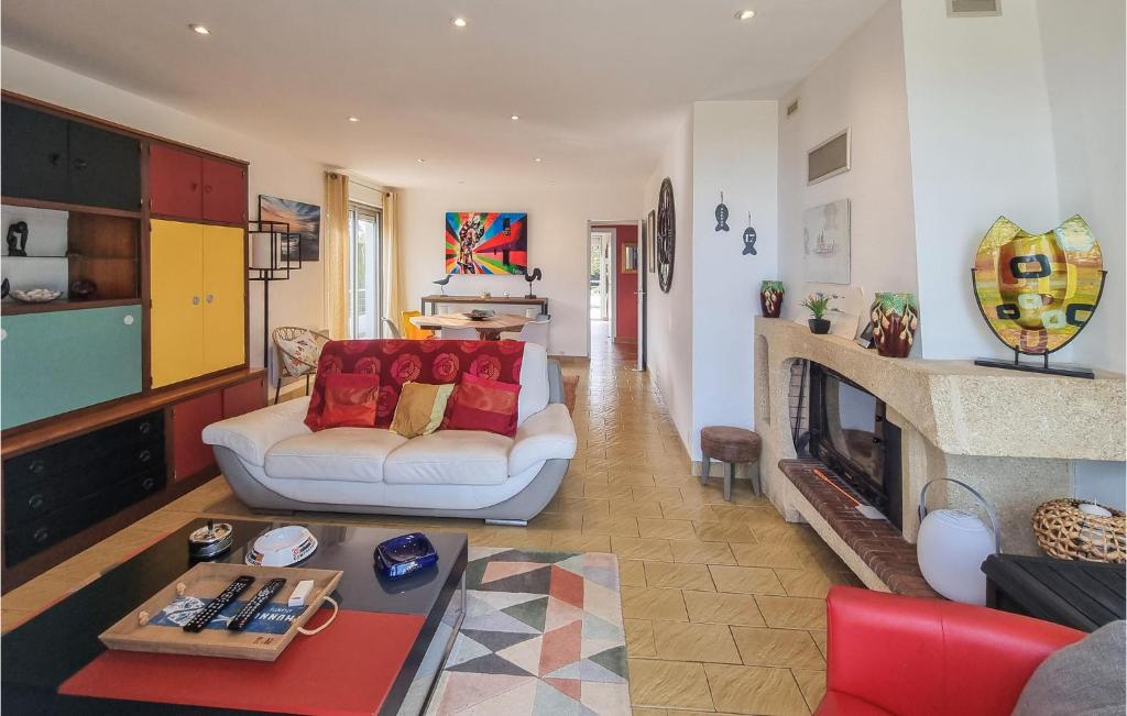 Nice Home In Saint-denis-dolron With Outdoor Swimming Pool, Private Swimming Pool And 3 Bedrooms photo 2
