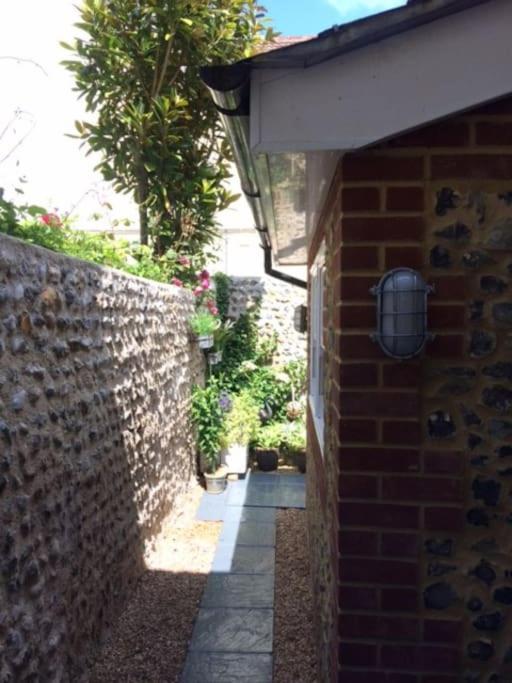 River Road, Littlehampton, Executive Apartment - Tap to explore photos
