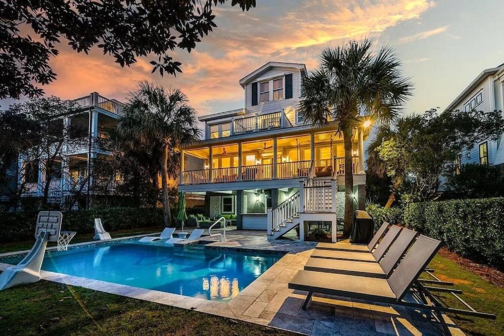 Luxury Modern Home- Steps 2 Beach, Private Pool/Bar, Sleeps 16, 7 BD-5.5 BR- 'The Lucky Penny' photo 2