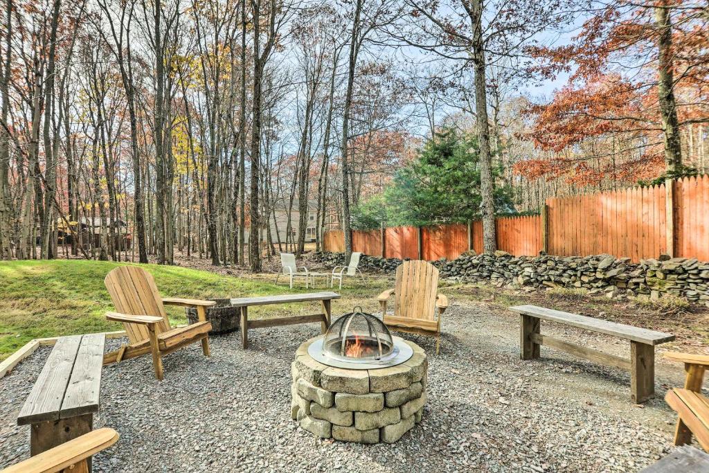 Albrightsville Home with Lake Access and Hot Tub!