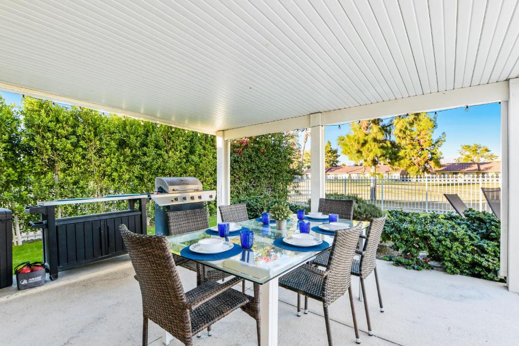 Desert Pool House: Sun, Swim, Sip & Stay photo 4