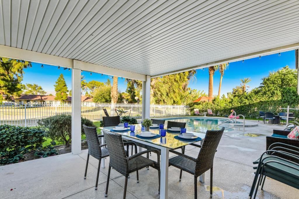 Desert Pool House: Sun, Swim, Sip & Stay photo 3