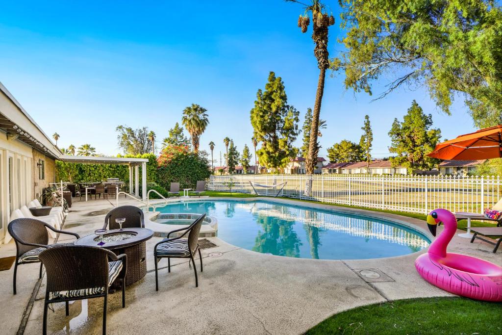Desert Pool House: Sun, Swim, Sip & Stay photo 2