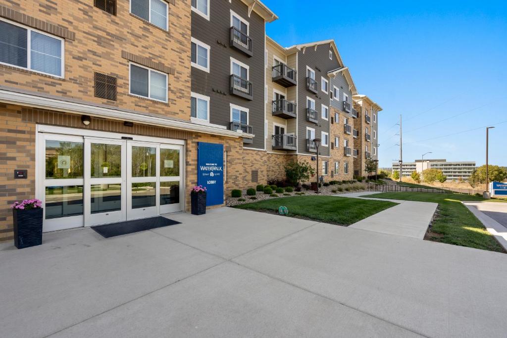 WaterWalk Extended Stay by Wyndham Kansas City - Overland Pk image