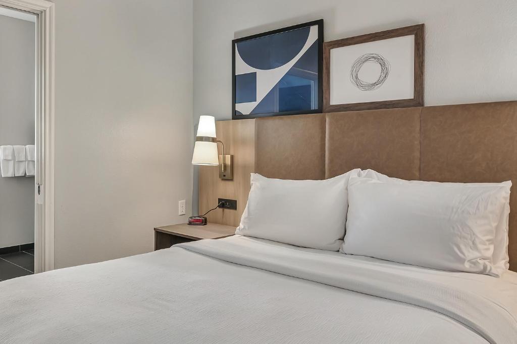 Staybridge Suites Tyler University Area, an IHG Hotel photo 3