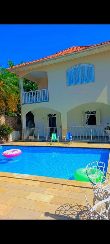 Casa de novela , Sol e piscina