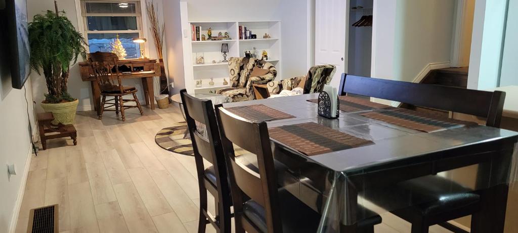 800 sq ft Luxury Private Suite photo 3