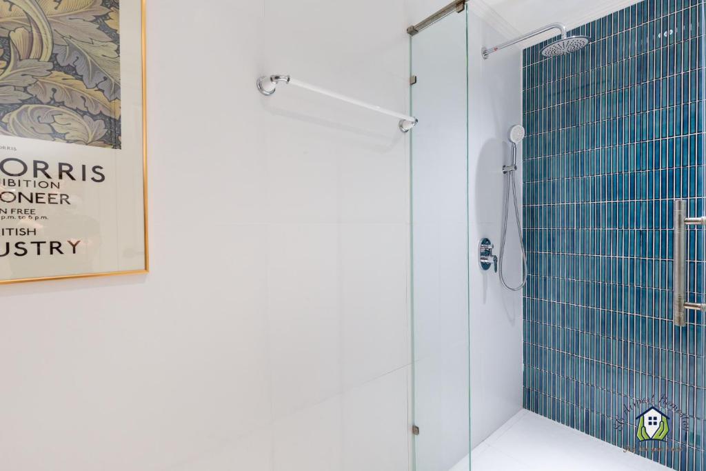 Airport Homestay- Luxury Studio- Free GYM- POOL- BBQ