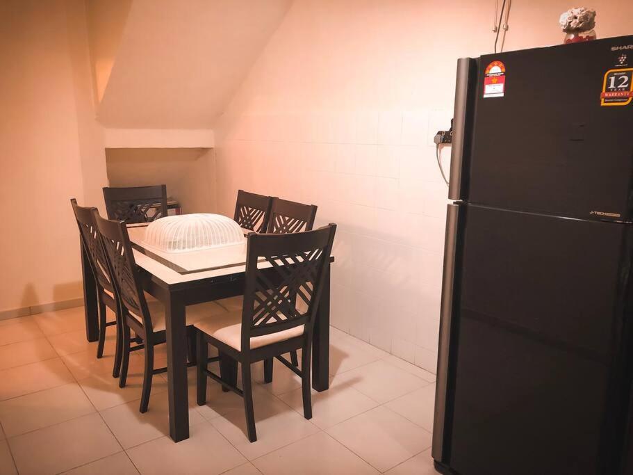 Mirza Homestay Kulai With Large Car Park photo 3