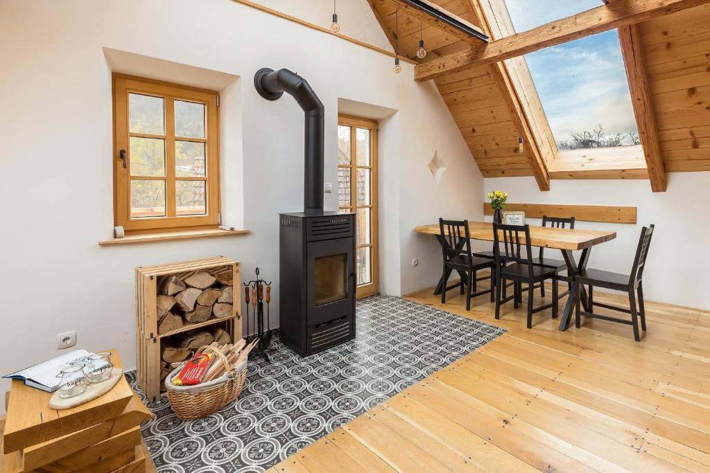 Hiša na soncu / Sun house photo 2