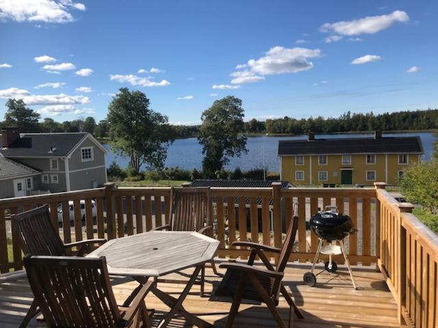 Välutrustad stuga med vacker sjöutsikt photo 1