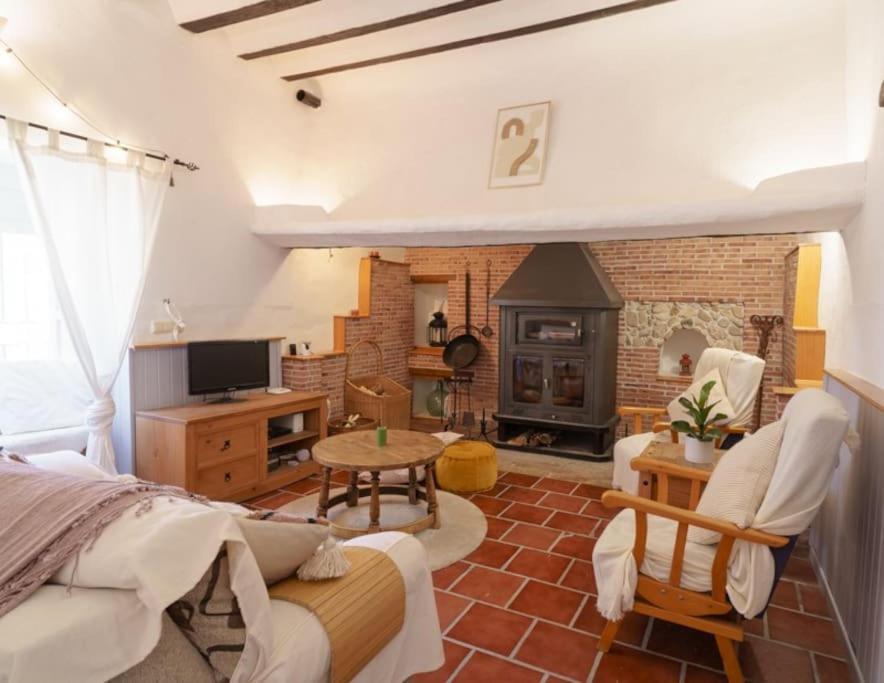 Casa rural con jacuzzi y chimenea en paraje único - La Casa del Pino photo 1