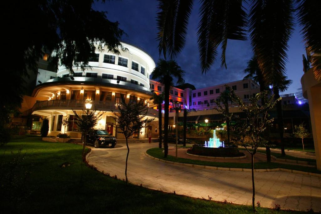 Hotel Intourist Palace Batumi photo 2