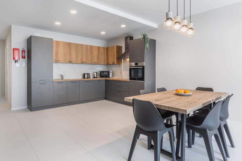 Exquisite modern luxury apt in central Malta - Walking distance to the restaurants & night life photo 1