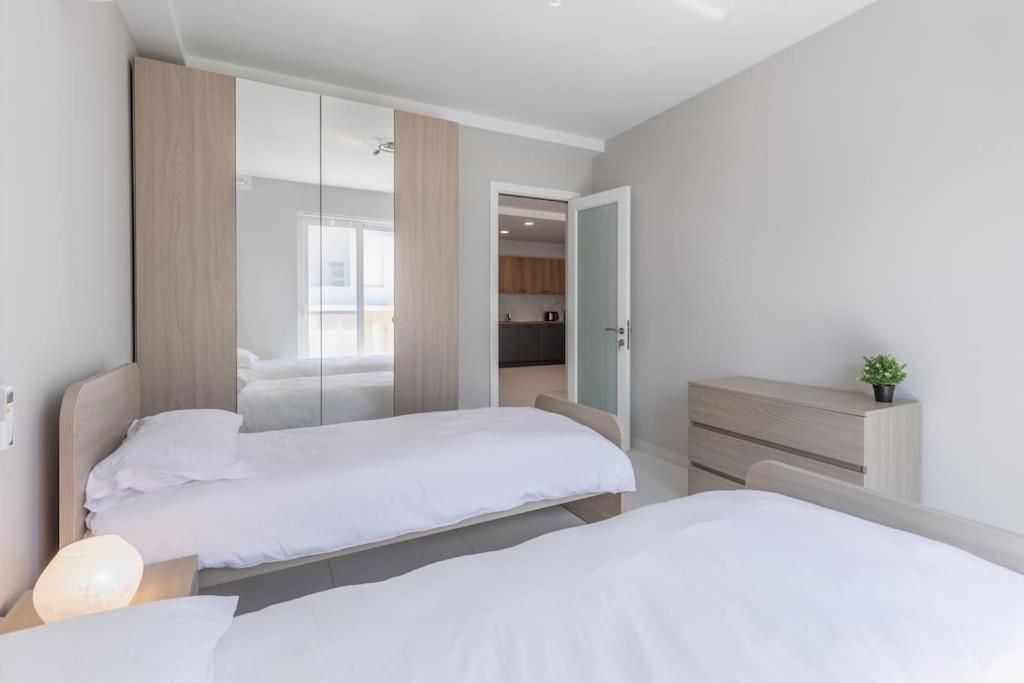 Exquisite modern luxury apt in central Malta - Walking distance to the restaurants & night life photo 4