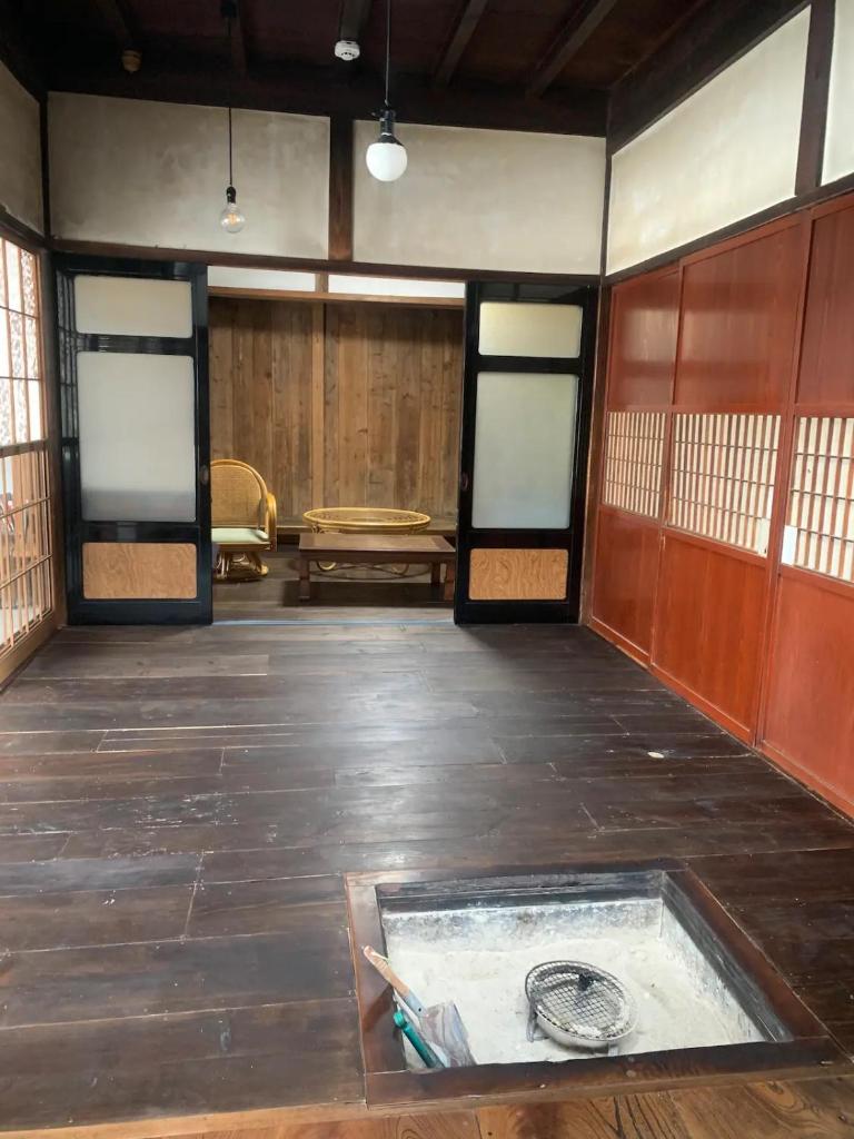 囲炉裏町家Guesthouse FUJITA 一棟貸切 villa 無料駐車場 - Tap to explore photos