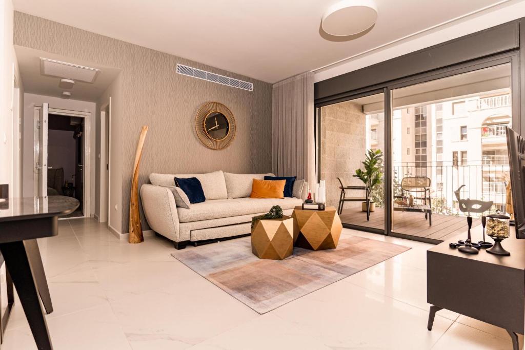 Central and Luxury New 2BR&2Bth - Private Parking photo 1