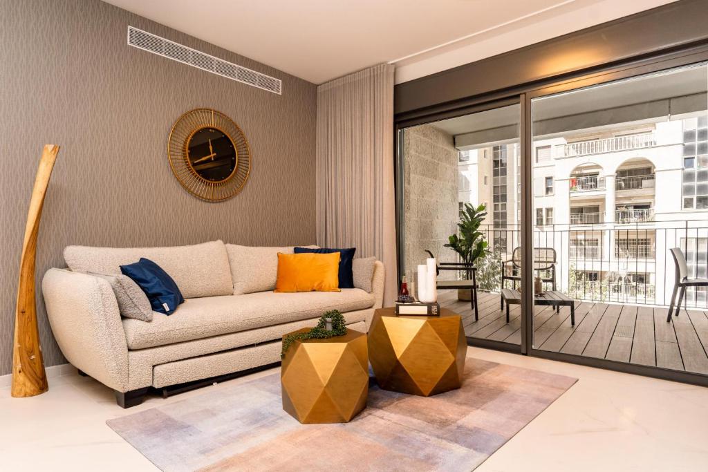 Central and Luxury New 2BR&2Bth - Private Parking photo 3