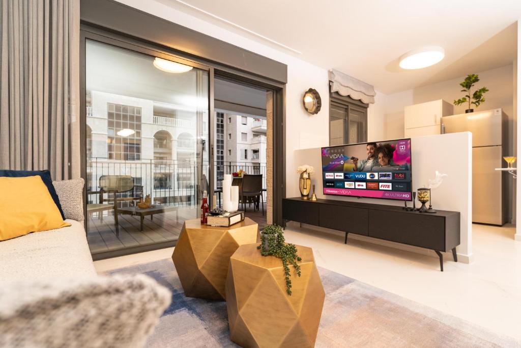 Central and Luxury New 2BR&2Bth - Private Parking photo 4
