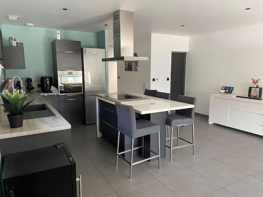 Villa contemporaine située dans un quartier calme