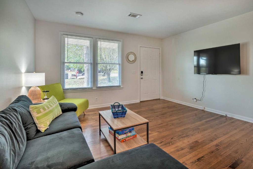 Cozy Hendersonville Home with Yard - Near Lake! photo 4