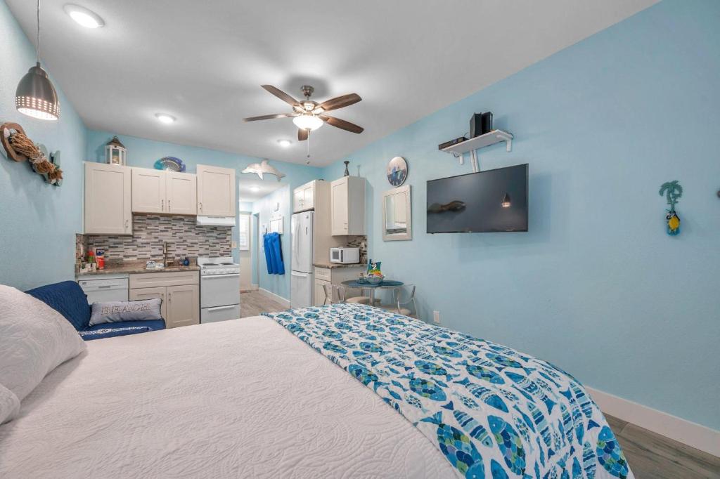 Picturesque Waterfront Studio image