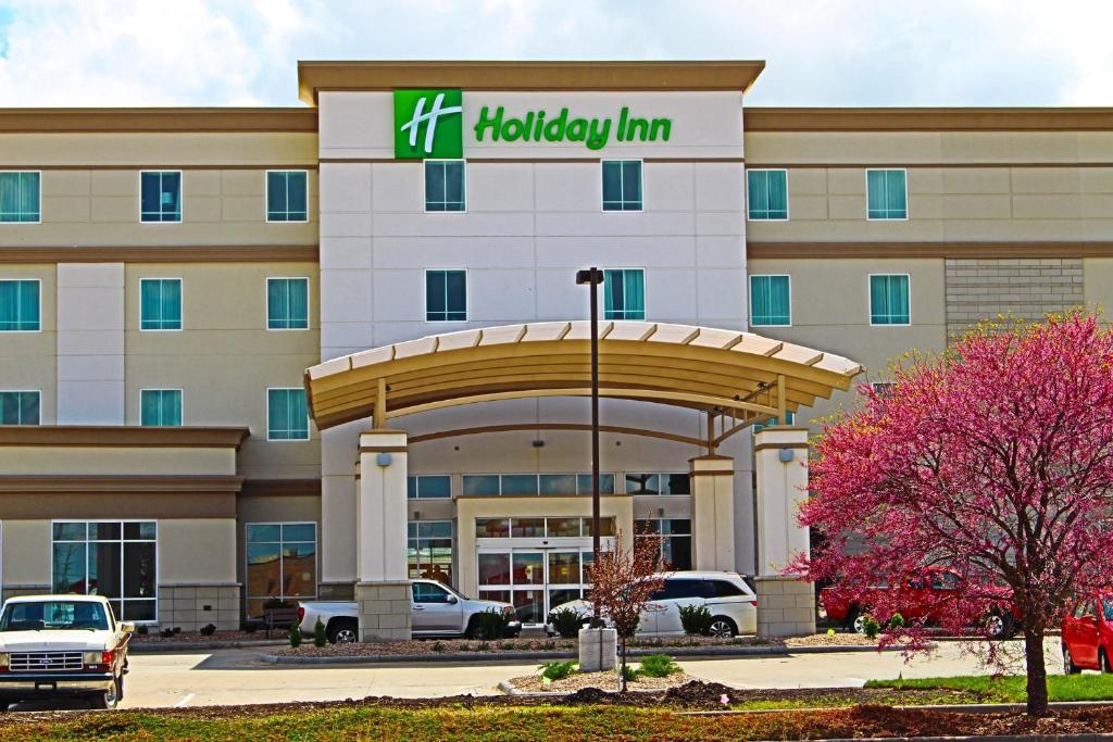 Holiday Inn Salina, an IHG Hotel image