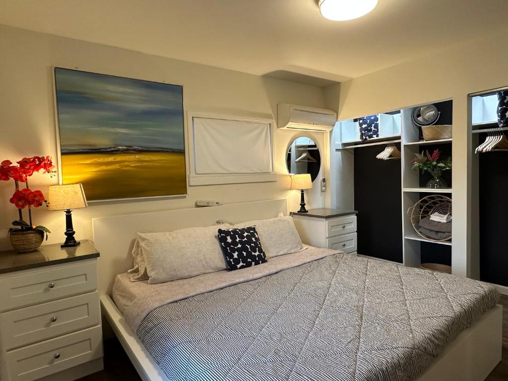 Cozy Home Conveniently Located with King Bed photo 3