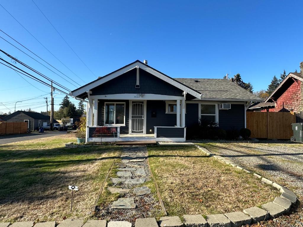 Cozy Home Conveniently Located with King Bed photo 1