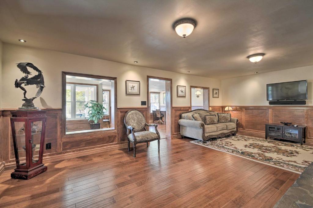 Historic Mariposa Stagecoach Stop with Gas Fire Pit! photo 2
