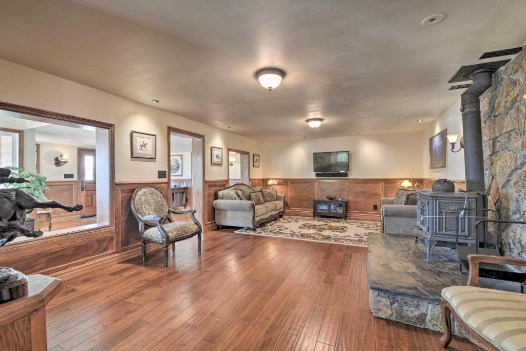 Historic Mariposa Stagecoach Stop with Gas Fire Pit! photo 4