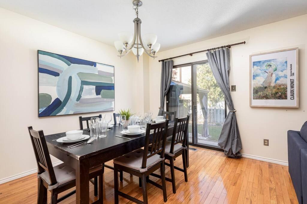 Central 4 Bed Room Home by GO Station and Sq One! photo 3