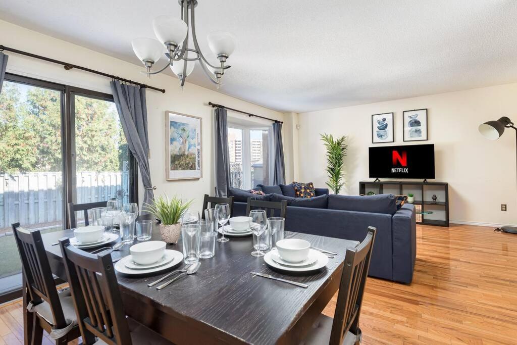 Central 4 Bed Room Home by GO Station and Sq One! photo 4