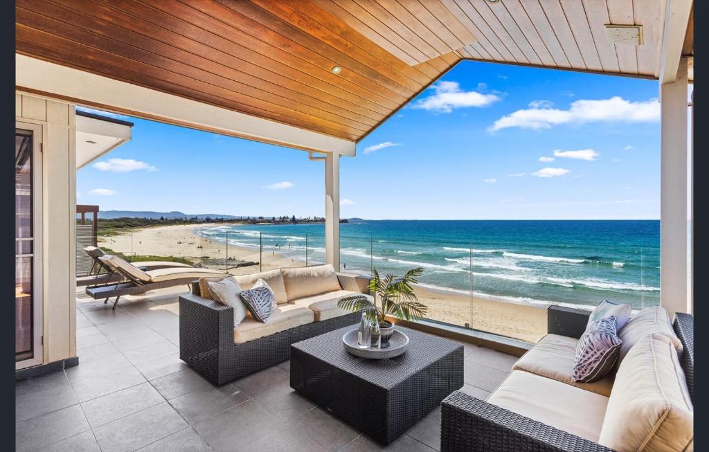 Sea View - Absolute Beachfront Shellharbour photo 2