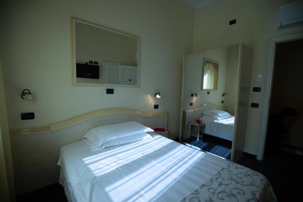 Hotel London photo 4